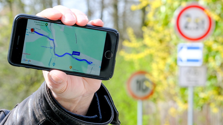 Google Maps empfiehlt den Dorfgrund als Route zwischen Altwahnsdorf und dem Bilzbad. Doch die enge und steile Einbahnstraße ist nicht für jedes Fahrzeug geeignet.