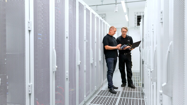 Eines der größten Rechenzentren in Deutschland: Envia-Tel vermietet in Taucha bei Leipzig GmbH die Anschlussplätze für 60.000 Server - klimatisiert.