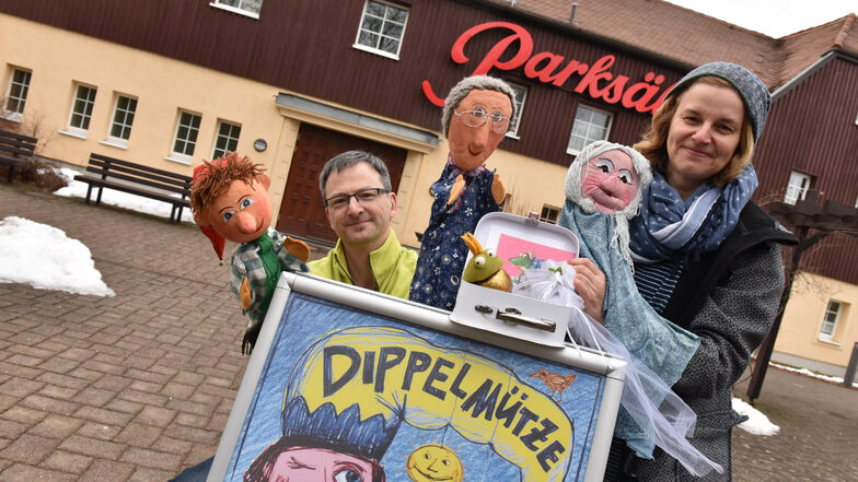 Zur Premiere der Puppenspielreihe "Dippelmütze" traten 2019 Cornelia Oehler und Marco Hollmann in Dipps auf. Dieses Jahr gibt es gleich zwei "Dippelmützen".
