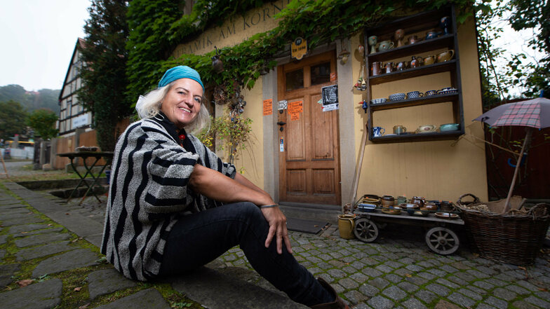 Jazz-Musikerin Ulrike Hausmann betreibt einen kleinen Keramikladen am Körnerplatz. Das Geschäft bringt sie gut übers Jahr - 2020 könnte das anders sein.