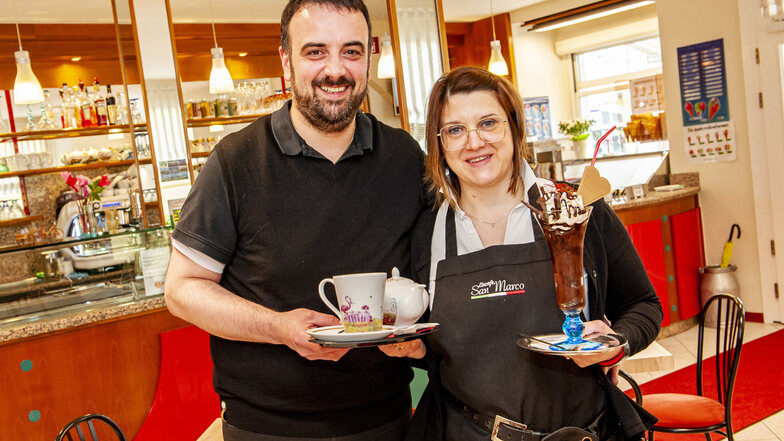 Lara und Sandro Marcon eröffnen die Eissaison: Eine ihrer neuen Kreationen ist der Schokoladeneisbecher mit Chilli. Außerdem bieten sie italienische Tees an.