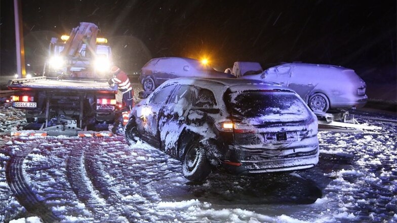 Glimpflich endeten die Unfälle auf der Autobahn A4 nahe Wilsdruff in der Nacht zum Donnerstag. Die Fahrbahn war dort ebenfalls tief verschneit.