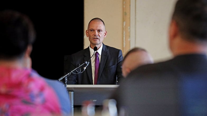 Landrat Ralf Hänsel (CDU) bezog in der Kreistagssitzung Anfang September auch Position zu geplanten Unterbringung von Asylbewerbern in Großenhain.