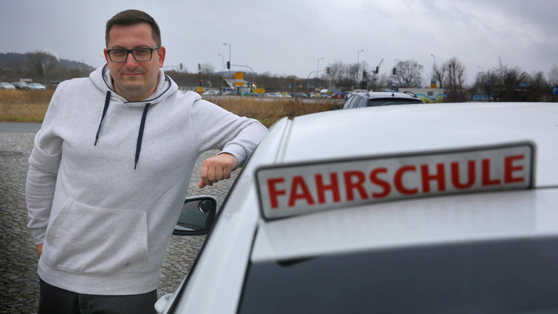 Alexander Marx ist Fahrschullehrer in Kamenz. Er und viele seiner Kollegen aus dem Landkreis Bautzen sehen sorgenvoll in die Zukunft. Corona hat mehr als ein Problem mit sich gebracht.