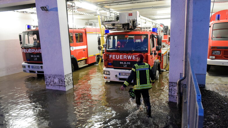 Nach einem Starkregen im Jahr 2018 stand das Gerätehaus in Waldheim unter Wasser.