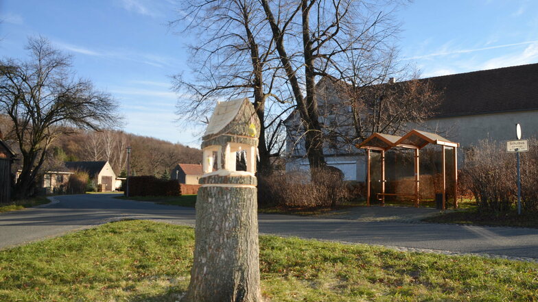 Das Vogelhaus befindet sich am Ortsausgang Meuselwitz Richtung Krobnitz.