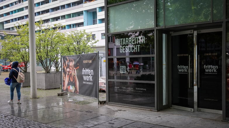 Früher wurde hier sportliche Bekleidung bei Planet Sports verkauft, nun zieht das Frittenwerk auf der Prager Straße 4a ein. Eröffnet wird voraussichtlich im Oktober.