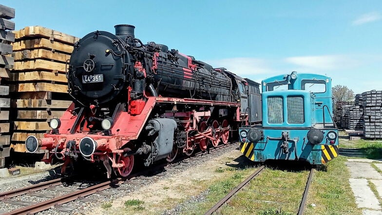 Dampf und Diesel in Wülknitz. Diese Loks aus den Jahren 1941 und 1959 werden am Sonntag am Bahnhof von den örtlichen Eisenbahnfreunden vorgestellt.