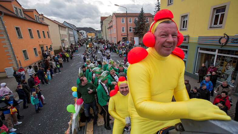 Ein Bild aus früheren Zeiten. Auch der Karnevalsverein aus Kurort Hartha machte immer gern bei der Parade in Freital mit.