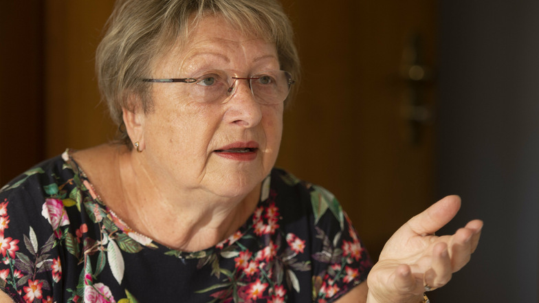 Eva-Maria Schindler ist 73 Jahre alt und im (UN)Ruhestand. Seit 2015 engagiert sich die studierte Ökonomin als Stadträtin. Sie ist Vorsitzende der fünfköpfigen Fraktion der Freien Wähler.