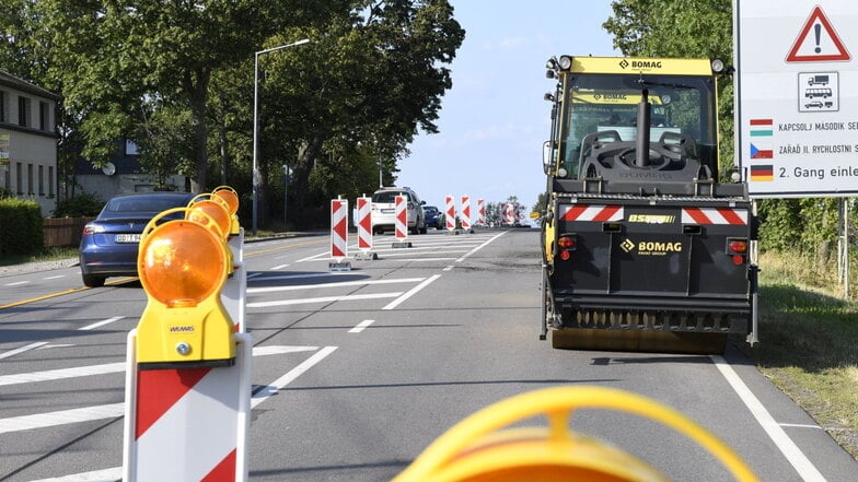 Von Rundteil aus bis in die Ortslage Possendorf erstreckt sich in den kommenden Wochen eine Baustelle. Hier in Rundteil haben die Bauarbeiter schon losgelegt.