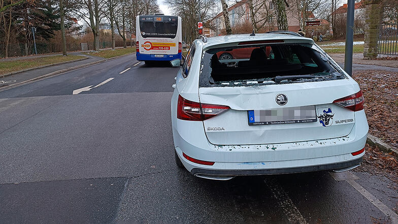 Bus rammt in Görlitz einen Skoda