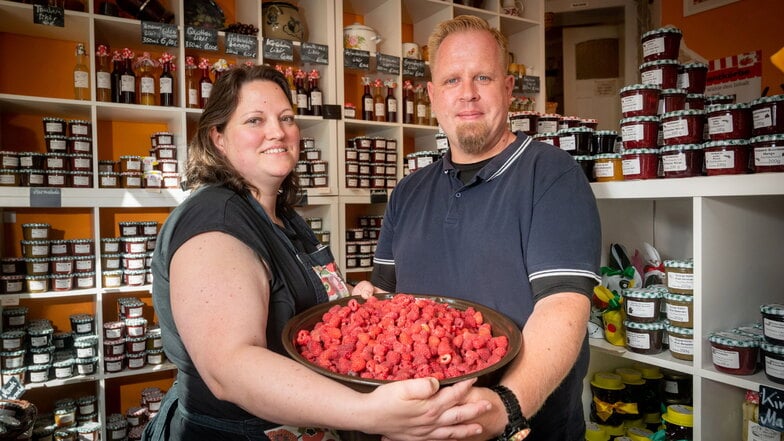 Das "Marmeladenmädchen" im Hintergrund heißt Andy. Der Mann von Uta Weiß ist inzwischen auch Vollzeit in die Firma eingestiegen.