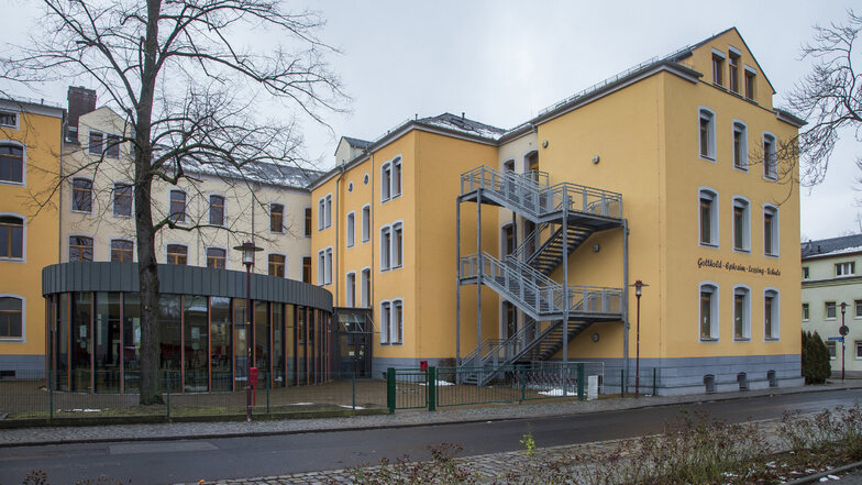 Die Lessingschule in Freital soll erweitert werden. Es geht um mehr Platz für Klassenräume und Schulhort.