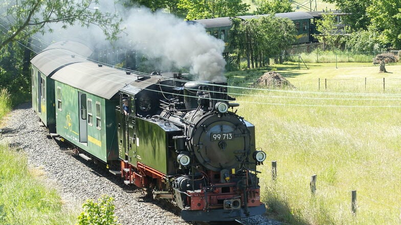 Im Lößnitzgrund fahren die Traditionsbahner am ersten Septemberwochenende 2021 mit Sonderzügen.