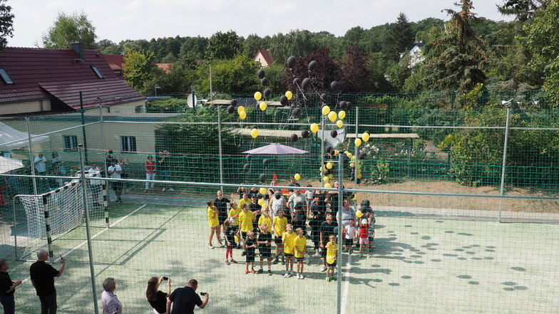 Getreu dem Motto "Ein Tag ohne Fußball ist ein verlorener Tag" können nun Kinder und Jugendliche des Domizil Coswig e. V. täglich bolzen.