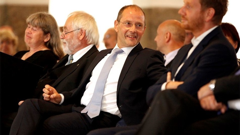 Bundestagsabgeordneter Michael Kretschmer, Sachsens Innenminister Markus Ulbig und Ehepaar Taesler vom Freundeskreis (v.r.) bei der Einweihung.