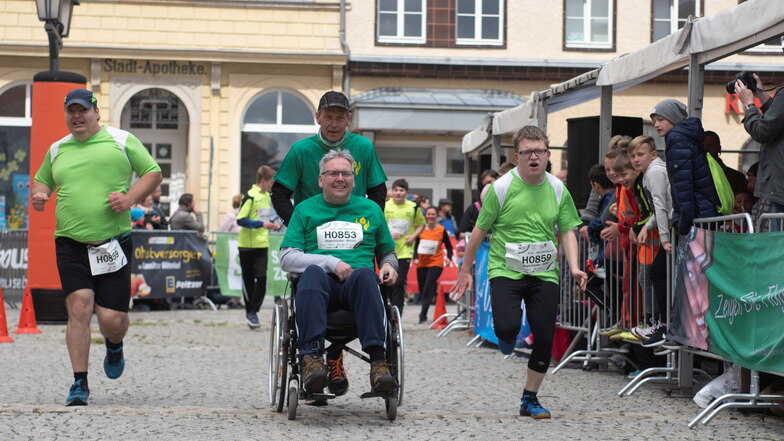 Auch der Inklusionslauf ist seit Jahren fester Bestandteil des Lausitzer Blütenlaufes in Kamenz. Dabei starten Behinderte und Nichtbehinderte gemeinsam im Team.