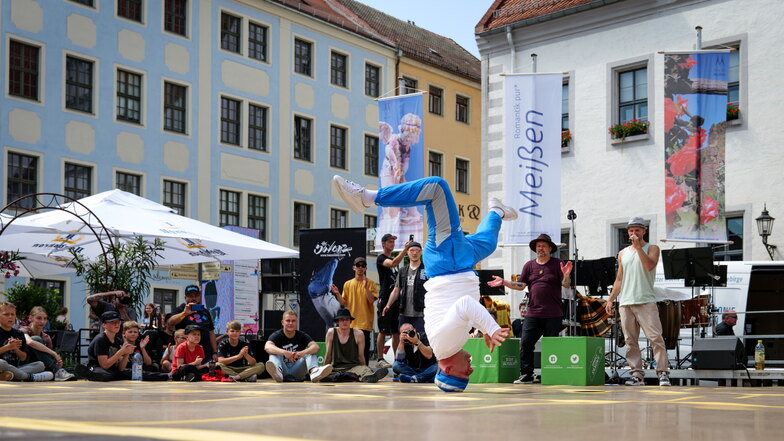 Auch der zweifache DDR-Breakdance-Meister aus Meißen Heiko „Hahny“ Hahnewald zeigte am Sonnabend sein Können beim Start in den Meißner Kultursommer.