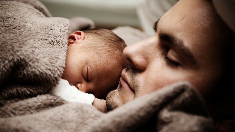 Viele Väter wünschen sich Zeit für ihre Kinder. In der Realität tun sie sich damit schwer.