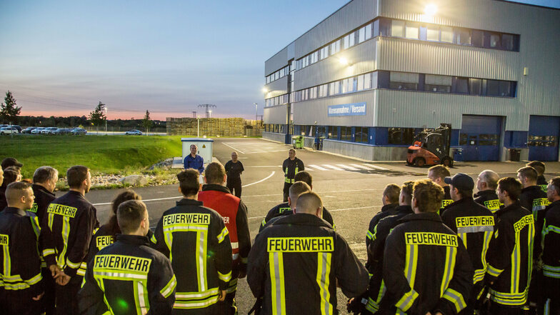 Mit rund 40 Kameraden rückten die Feuerwehren aus Kodersdorf, Särichen, Wiesa und dem Schöpstal am Donnerstagabend beim Felgenhersteller Borbet im Kodersdorfer Gewerbegebiet an.