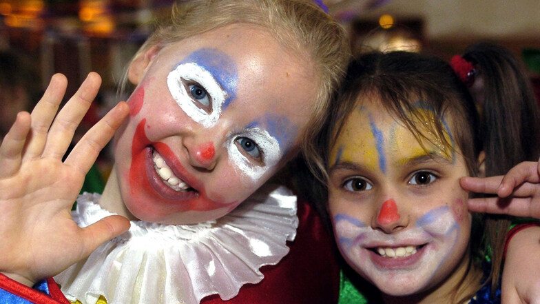Schminken, kostümieren, ausgelassen feiern - die Faschingszeit ist vor allem für Kinder ein Riesenspaß.