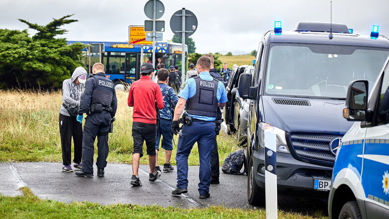 Nach Bürgerhinweisen wurden in Pirna-Krietzschwitz 40 illegal Eingereiste vorläufig in Gewahrsam genommen.