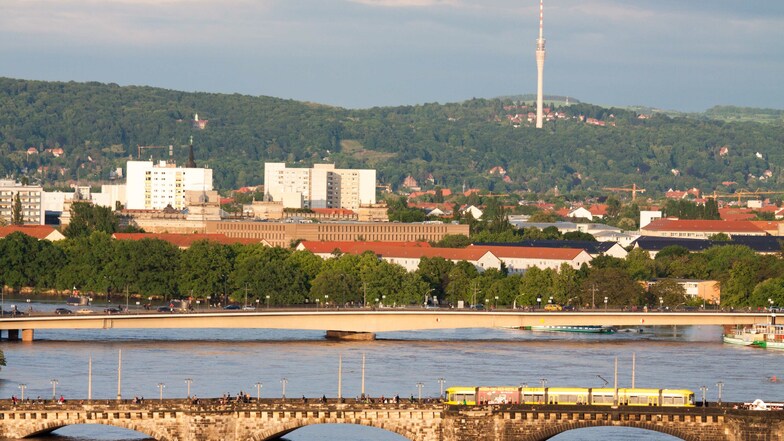 Wie hoch die Elbefluten steigen können, wurde bei der Juniflut 2013 deutlich. In den vergangenen Jahren hat die Landestalsperrenverwaltung viel für den Hochwasserschutz in Dresden getan.