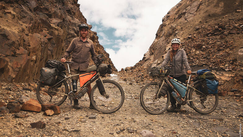 In The Great Traverse seid ihr bei einem Bike-Abenteuer mit dabei: Auf zwei Rädern von Alaska bis Feuerland.