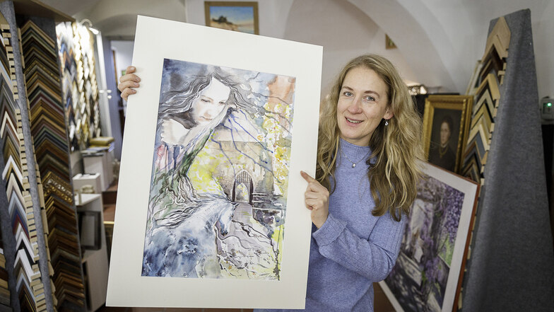 Olga Yakovenko in ihrem Atelier auf der Kränzelstraße 25 mit einem der drei Werke, die sie beim internationalen Aquarellwettbewerb in Sardinien eingereicht hat.