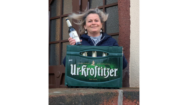Beate Hagen aus Leisnig freute sich als letzte Siegerin vor der Winterpause über einen Kasten Urkrostitzer Pilsner.