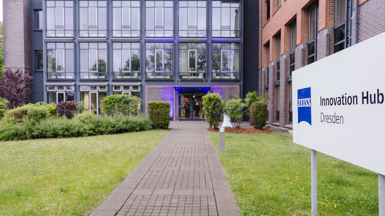 Der Zeiss Innovation Hub ist ein Gebäude an der Blasewitzer Straße gegenüber dem Campus des Universitätsklinikums.