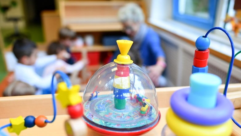 In Sachsen werden weniger Kinder in den Kitas betreut. Dadurch sinkt rechnerisch der Personalbedarf.