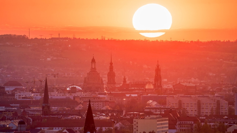 Sonnenuntergang über der Dresdner Altstadt: In Sachsens Städten wird es immer heißer.