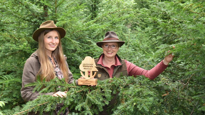"Jetzt ist die Chance, den Wald neu zu denken." Ihre enkeltaugliche Waldwirtschaft hat Bärbel Kemper, hier mit Tochter Anna-Karina, den Deutschen Waldpreis eingebracht.