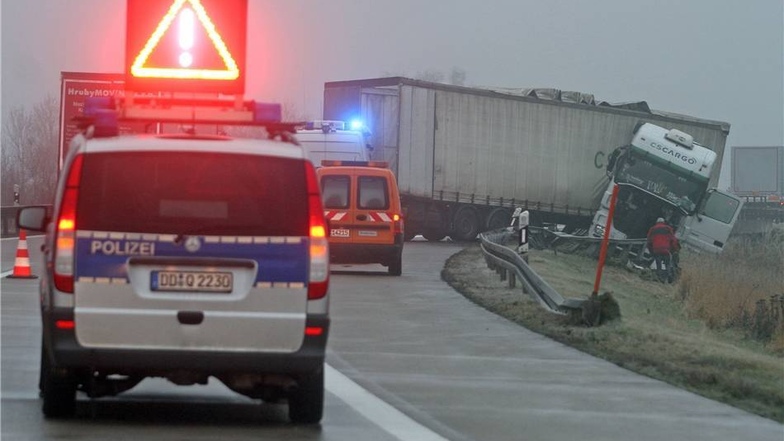 Der Kälteeinbruch hat am Dienstagmorgen einen Sattelzug von der A4 rutschen lassen.