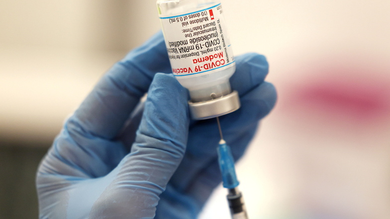 Bei der Impfaktion in Radeberg werden Dosen des Herstellers Moderna und von Biontech verabreicht.