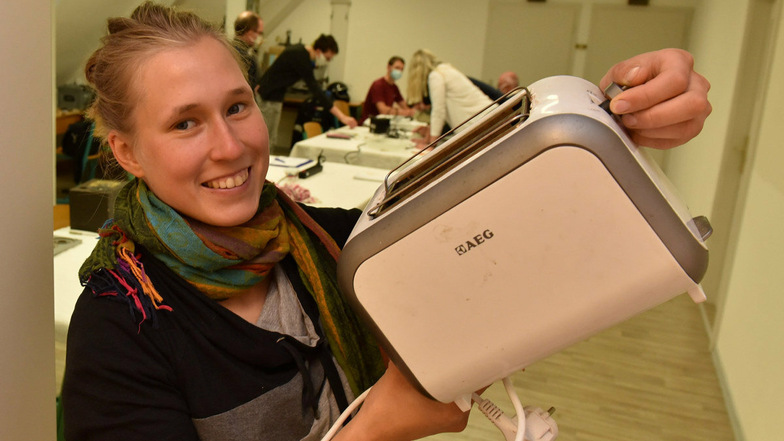 Der Toaster ist ein unverzichtbares Haushaltsgerät, findet SZ-Reporterin Luisa Zenker. Deshalb möchte sie ihn reparieren.