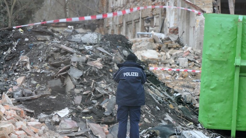 Die Kriminalpolizei hat am Dienstag Ermittlungen zum Fund einer Leiche in Naunhof bei Leipzig aufgenommen.
