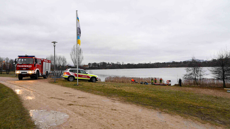 Feuerwehrleute wurden am Dienstag zum Olbersdorfer See gerufen, um einen Leichnam aus dem Wasser zu bergen.