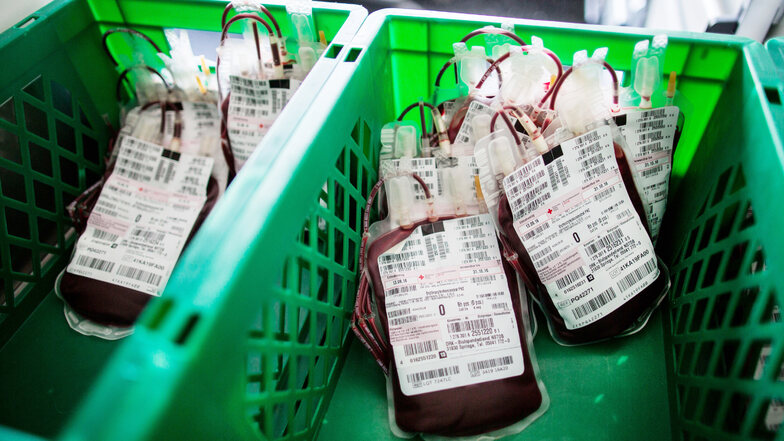 Die Zahl der Blutspender sei nach DRK-Angaben in den vergangenen Tagen zurückgegangen. 