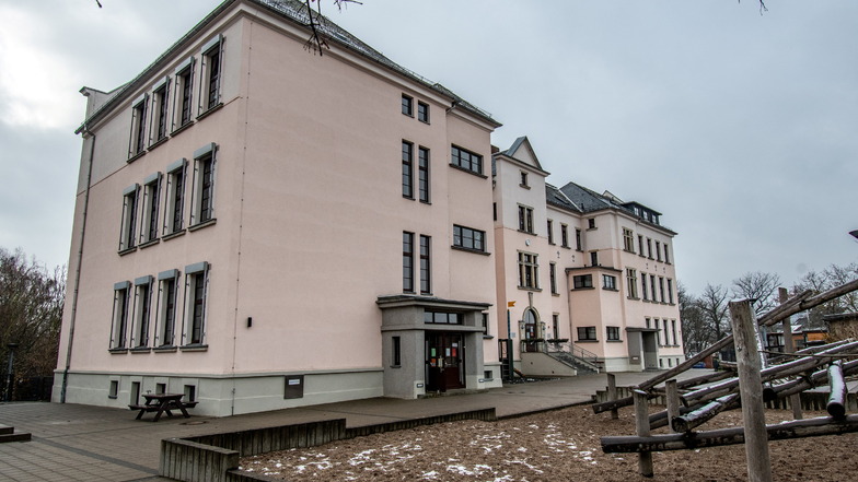 Die Grundschule Großbauchlitz ist verwaist. In dieser Woche bleibt die Einrichtung wegen Coronafällen in mehreren Klassen und bei Lehrern komplett geschlossen.