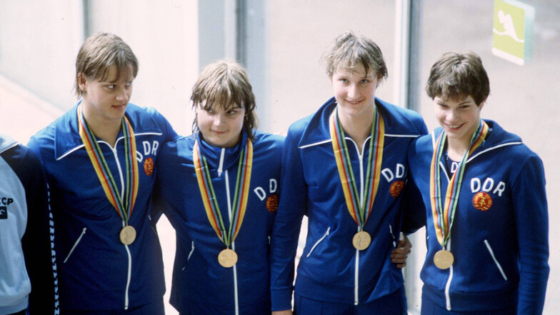 Rica Reinisch (rechts) mit ihren DDR-Kolleginnen der bei Olympia 1980 in Moskau siegreichen 4x100-m-Lagenstaffel: Caren Metschuk, die 2019 verstorbene Andrea Pollack und Ute Geweniger (von links).