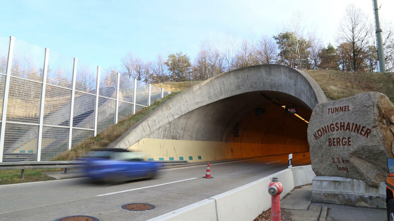 Der Tunnel bekommt seine turnusgemäße Reingung und Wartung