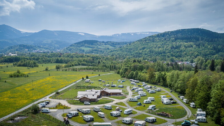 Der Campingplatz Camp66 im polnischen Sciegny bei Karpacz (Krummhübel) ist malerisch gelegen.