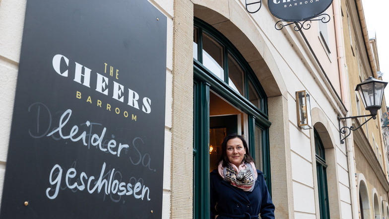 Cindy Huber hofft, dass sie ihre Bar "Cheers" in Pirna bald wieder öffnen kann: Wegen des Lockdowns muss die Bar vorerst geschlossen bleiben.