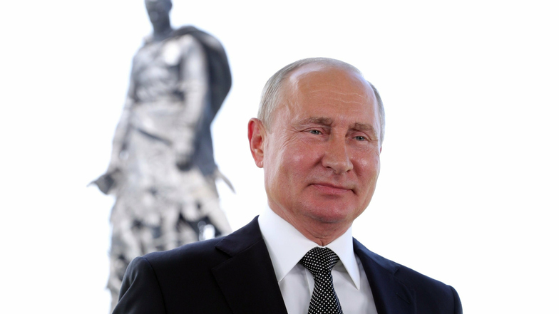 Wladimir Putin, Präsident von Russland, ist von seinen Landsleuten mit der umstrittenen neuen Verfassung gestärkt worden.