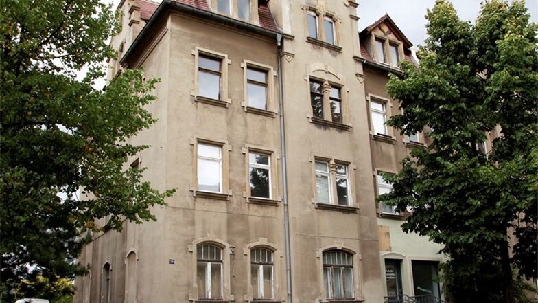 Hier, in diesem Haus an der Löbauer Breitscheidstraße, geschah im vergangenen August die entsetzliche Tat.
