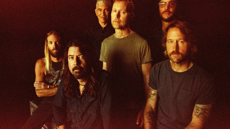Die US-amerikanische Rockband Foo Fighters mit Taylor Hawkins (l-r), Dave Grohl, Pat Smear, Nate Mendel, Rami Jaffee und Chris Shiflett