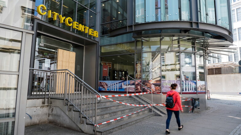 Hier geht es nicht rein: Der Eingang zum Görlitzer City-Center von der Struvestraße aus ist derzeit gesperrt.